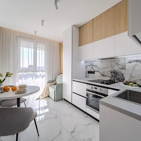 сучасна з панорамним видом у львові