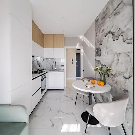 сучасна з панорамним видом у львові