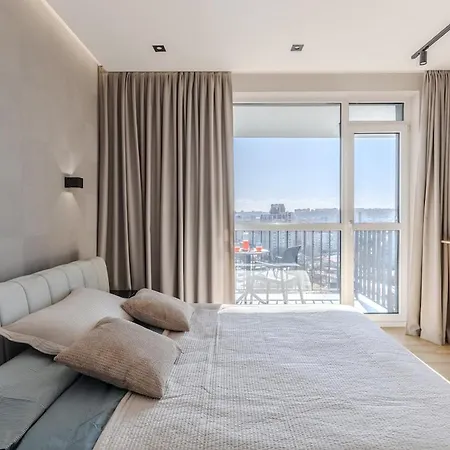 сучасна з панорамним видом у львові *