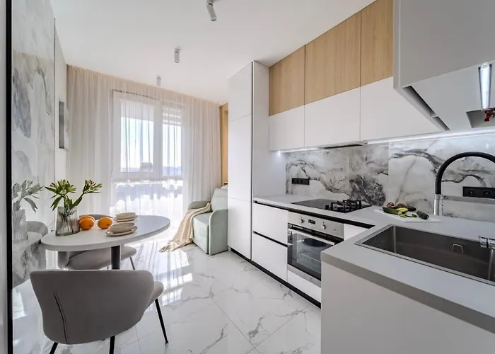 сучасна з панорамним видом у львові