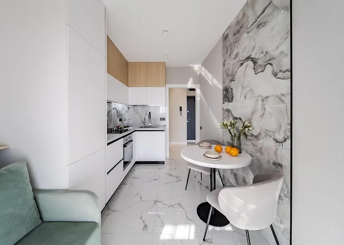 сучасна з панорамним видом у львові