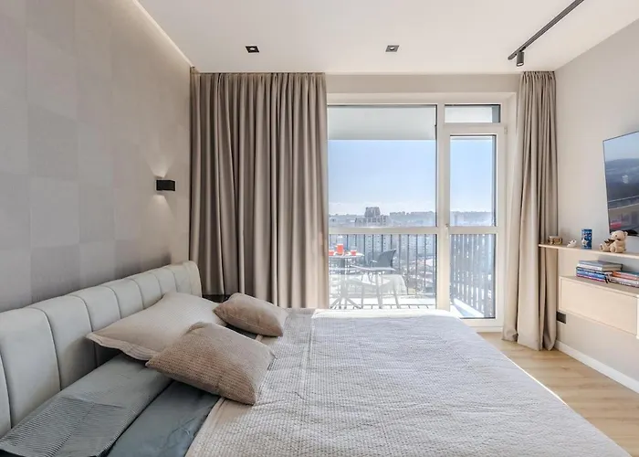 сучасна з панорамним видом у львові *